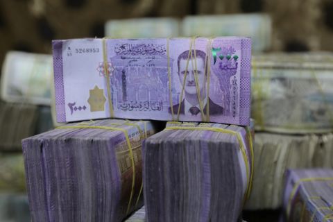 بالأحضان والقبلات.. هكذا ودعت القسام الدفعة السادسة من الأسرى الإسرائيليين
