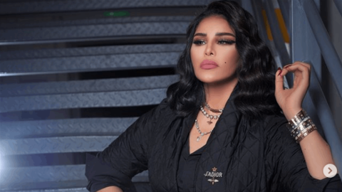 ابن أحلام الشامسي يخطف الأنظار في أحدث ظهور له مع والدته