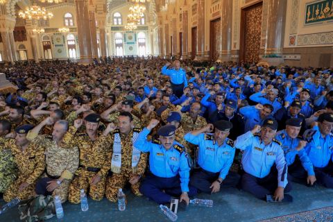 إيران تهدد: 500 ألف مقاتل يمني قد يدخلون فلسطين