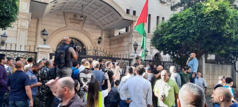 لبنانيون يمنعون السفيرة الاميركية من دخول دار الفتوى