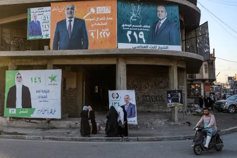 Voting begins in Iraq's first provincial elections in a decade