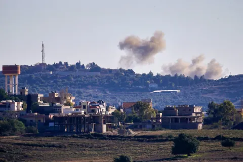 Hezbollah targets Israeli military sites, retaliatory strikes escalate at Lebanon border