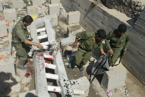 Al-Qassam fighters target Israeli force inside a building