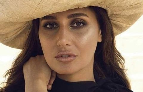 حلا شيحة تعتذر لفناني مصر و نقيبهم عن تحريمها الفن