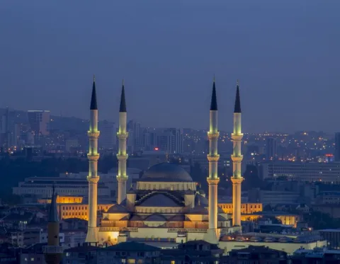 تركيا تعفي مواطني عدة دول عربية من تأشيرة الدخول