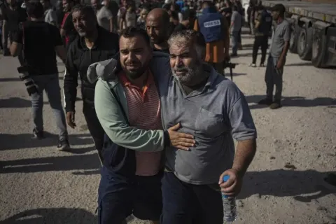 رايتس ووتش: إسرائيل احتجزت آلاف العمال من غزة في ظروف غير إنسانية
