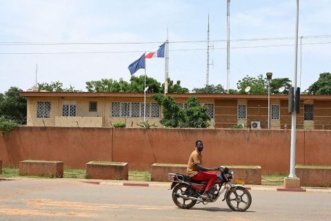 France closes its embassy in Niger