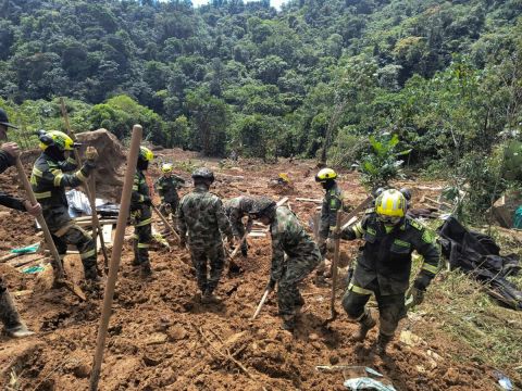 Video: The moment a large landslide occurred in Colombia