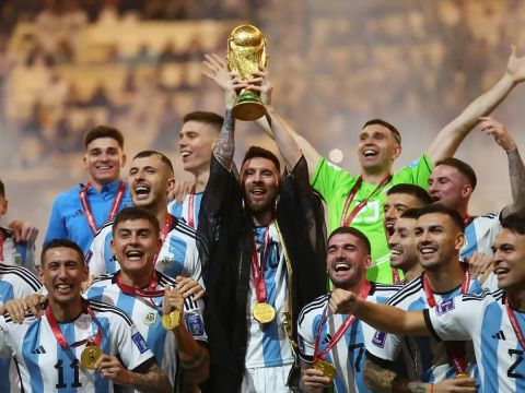 كم تبلغ ثروة ميسي بعد فوزه بكأس العالم 2022