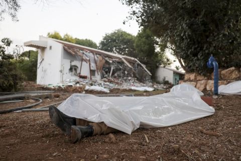 جيش الاحتلال يعثر على عشرات الأسرى جثثا 