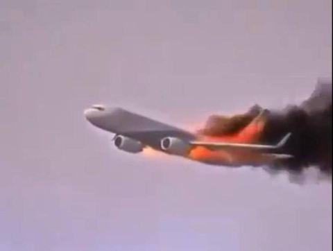 شاهد: اشتعال طائرة 