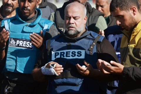 شاهد: وائل الدحدوح ينهار بالبكاء بعد هذه 
