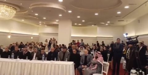 مفارقة شاسعة بعُمان.. مهرجان مقابل استماع شعبي لـ