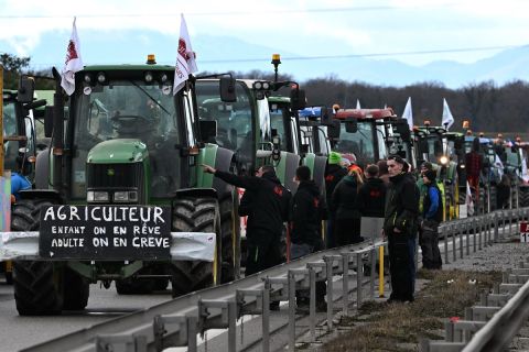 Farmers shut down Dutch-French border in a powerful protest!