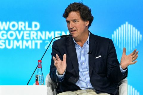 Tucker Carlson roasts US cleanliness amid visiting Moscow