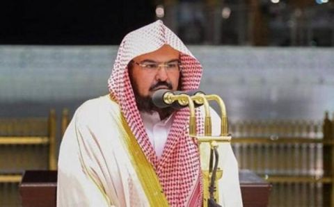 من بينهم الدوسري.. تعرف على أئمة الحرم خلال رمضان