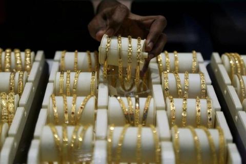 فكرة لطيفة لعمل أرانب عيد الفصح من الجوارب