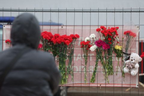 Video: hero Muslim teenager saves 100 during Moscow attack