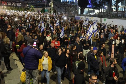Israelis continue to protest calling for Netanyahu's removal during his surgery