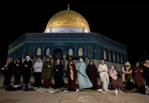 الجمعة الثالثة: 125 ألف مصلٍّ في المسجد الأقصى