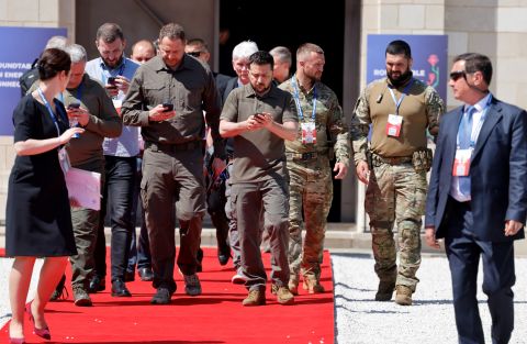 Russian missile nearly kills Zelensky and the Greek PM