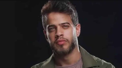 مسلمات يؤدين صلاة التراويح في ساحة المسجد الأقصى 