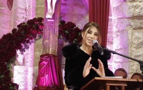 نجوى كرم تثير الجدل بتصريحاتها عن السيد المسيح: (كان سهران عندي بالبيت!)