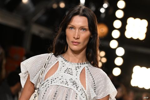 بيلا حديد تنشر إعلانات غامضة لعلامة Ôrebella.. ما قصتها؟