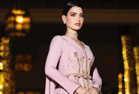 إطلالة القفطان في عيد الفطر 2024 لأناقة مثالية بأسلوب نجمات العالم العربي