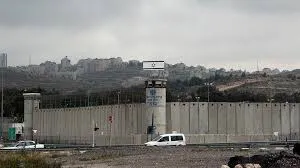 تقارير فلسطينية: 9500 معتقل في السجون الإسرائيلية