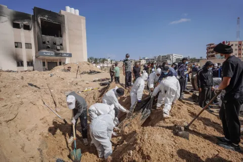 غزة: توقعات بوجود 700 جثة شهيد في مقابر جماعية ب