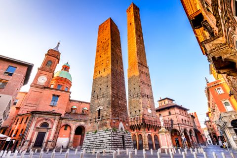 Another leaning tower raises concerns in Italy 