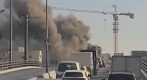 حريق كبير داخل مجمع تجاري بعمان .. فيديو