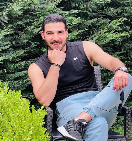 حسن خليل في لعبة حب: الشاب الرومانسي الوسيم.. وصاحب أجمل ابتسامة