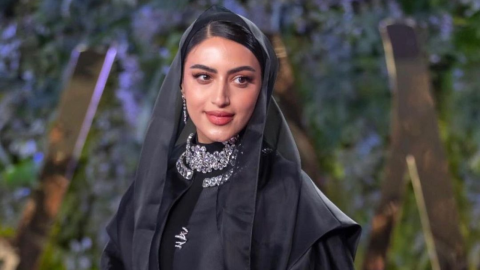 أنابيلا هلال لوحة فسيفساء في مهرجان كان السينمائي