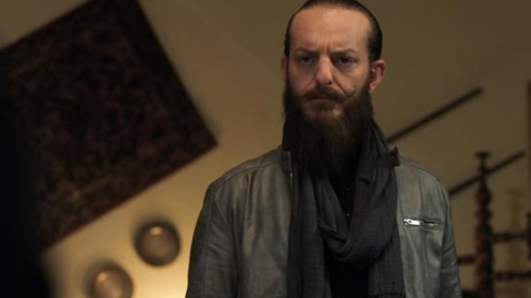 مظهر أويس مخللاتي يعرضه للانتقاد.. ويتهم بالشذوذ