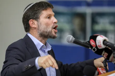 سموتريتش يعارض إرسال وفد تفاوضي جديد.. ولبيد: نتنياهو تخلى عن الأسرى