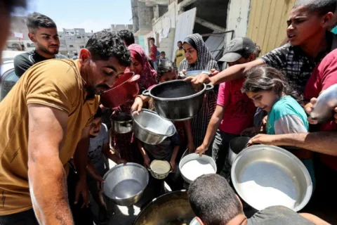 شمال غزة يموت جوعاً يتصدر