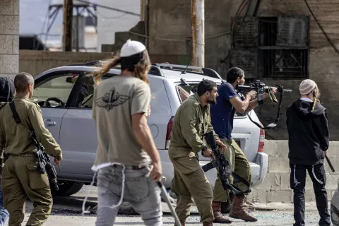 إصابة 6 فلسطينيين بينهم طفل في هجوم للمستعمرين بالضفة
