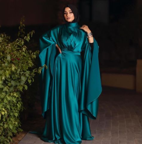 ضحى العريبي تظهر بـ خاتم خطوبة وتستعرضه امام الكاميرا.. هل دخل حبيبها الأجنبي الإسلام؟