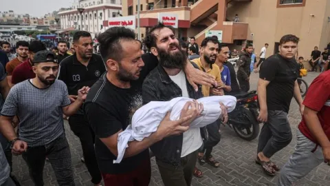 22 شهيدا وعشرات الجرحى .. في اليوم 242 من حرب غزة