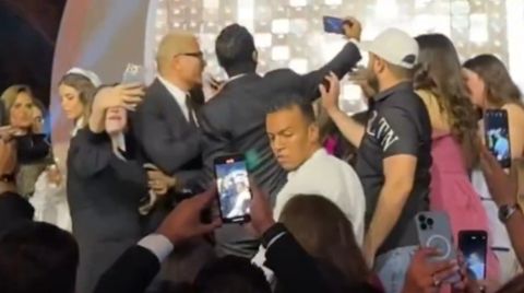 محامي الشاب المصفوع يطالب عمرو دياب بتعويض ضخم 