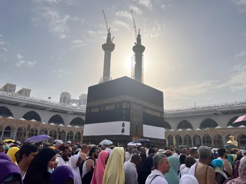 ماذا فعلت موجة الحر بالحجاج في مكة؟.. ارتفاع حصيلة الوفيات