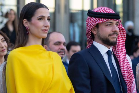 الأردنيون يتوقعون اسم المولود الأول لولي العهد وزوجته الأميرة رجوة