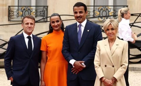 حامل شعلة أولمبياد باريس الغامض يثير التساؤلات.. من هو؟