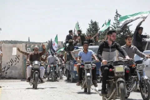 بالفيديو ... تصاعد التوتر بين السوريين والقوات التركية بريف حلب؟