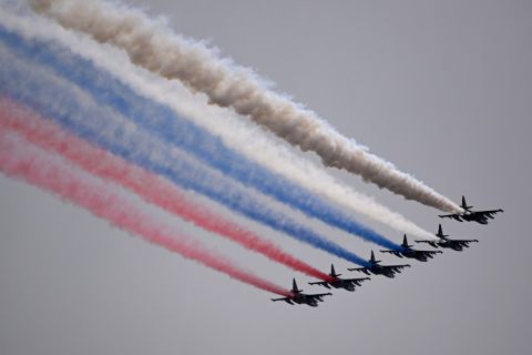Videos: Russian warplanes reach Kyiv, bomb sounds heard