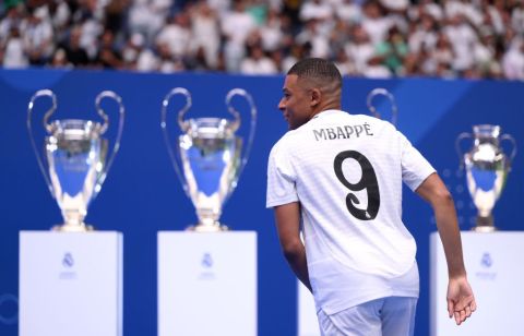 قمصان مبابي نفدت من متاجر ريال مدريد