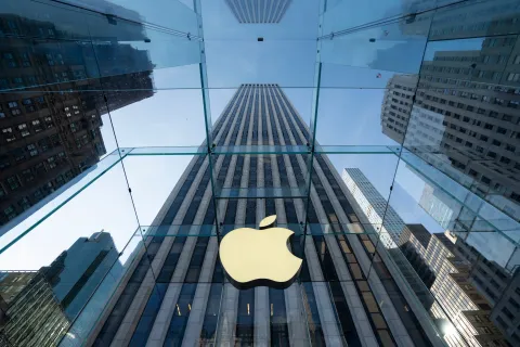 Following OpenAI, Apple in talks with Meta over AI partnership