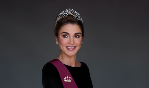 في عيد ميلادها الرابع والخمسون أجمل عشرة إطلالات كاجوال للملكة رانيا 